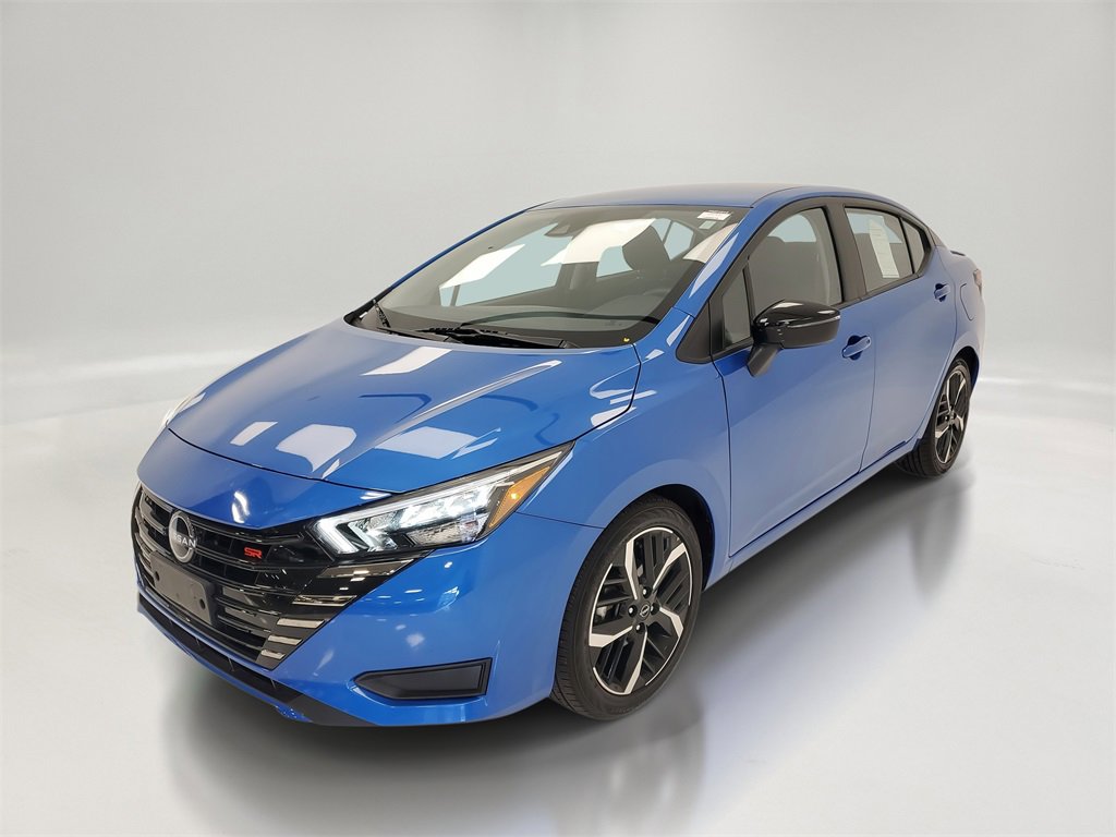 Used 2024 Nissan Versa SR image 3
