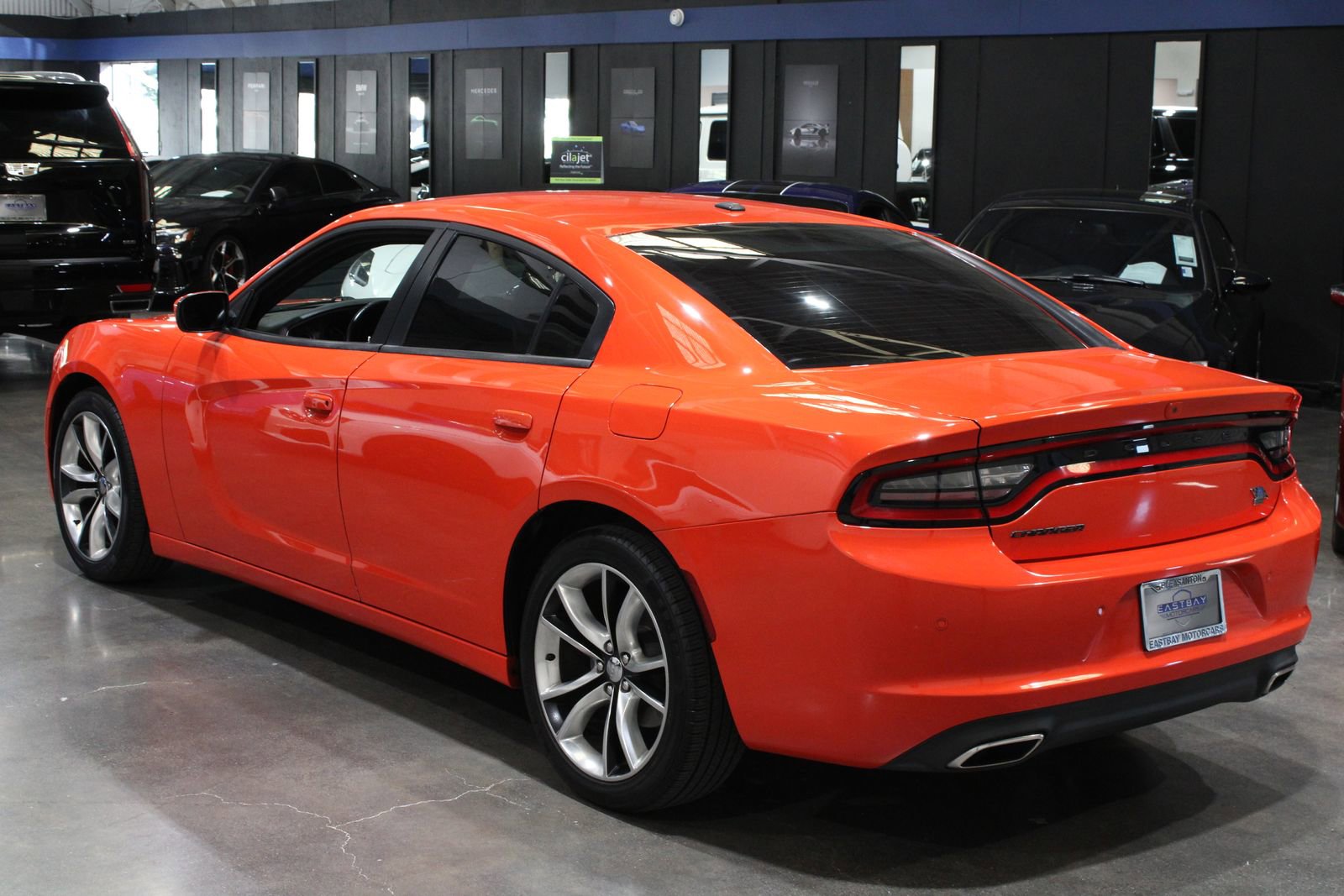 Used 2019 Dodge Charger SXT image 12