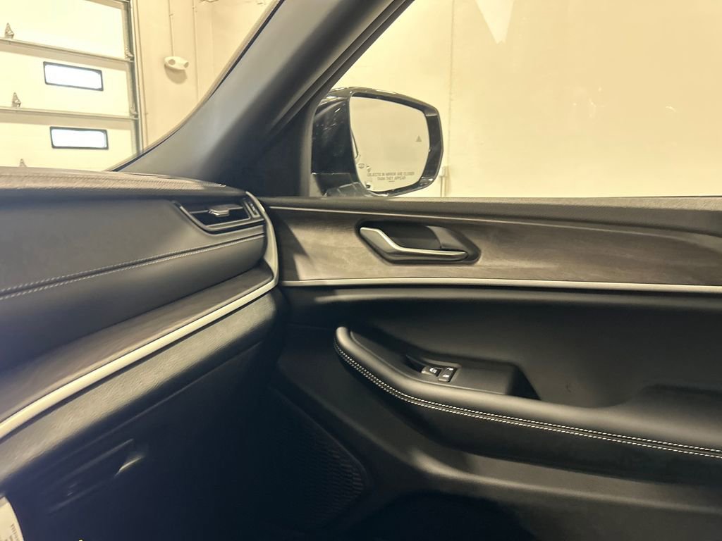 New 2026 Jeep Grand Cherokee Altitude AWD/4WD image 27