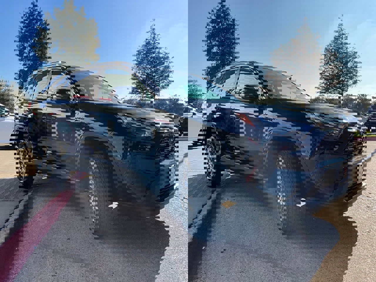 Used 2025 Toyota RAV4 XLE image 5