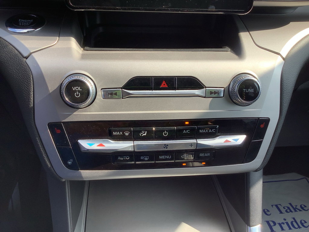 Used 2022 Ford Explorer XLT w/ Equipment Group 202A image 19