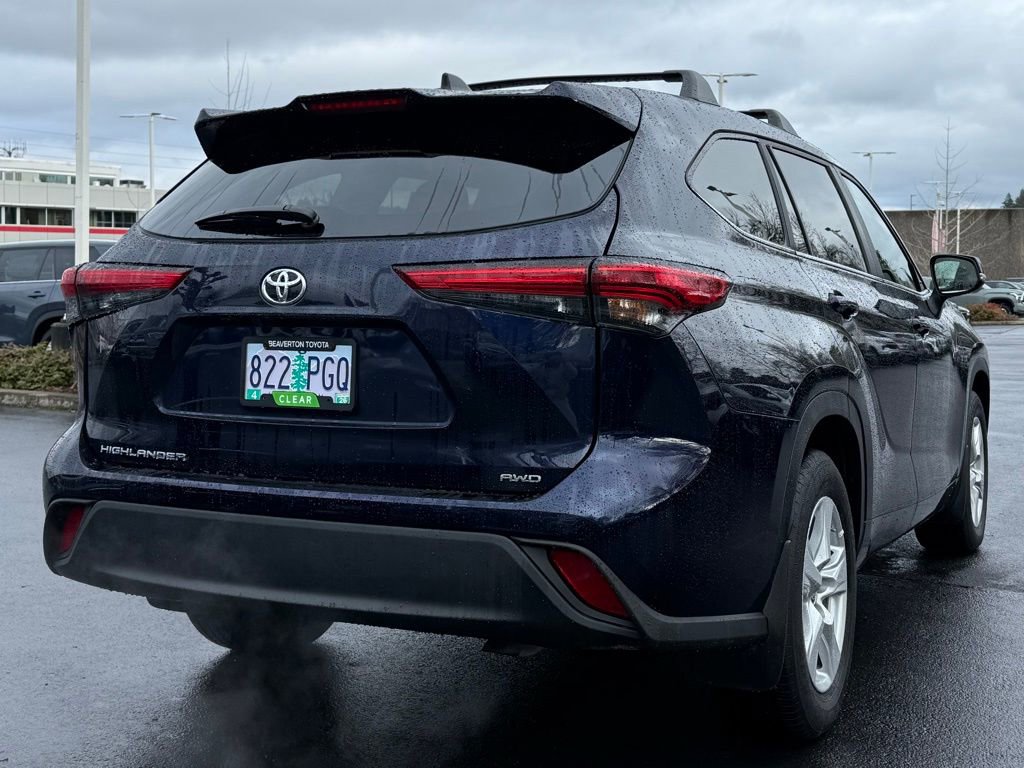 Used 2023 Toyota Highlander L image 5