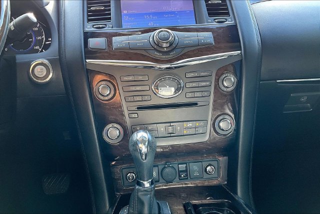 Used 2014 INFINITI QX80 4WD w/ Deluxe Touring Package image 31