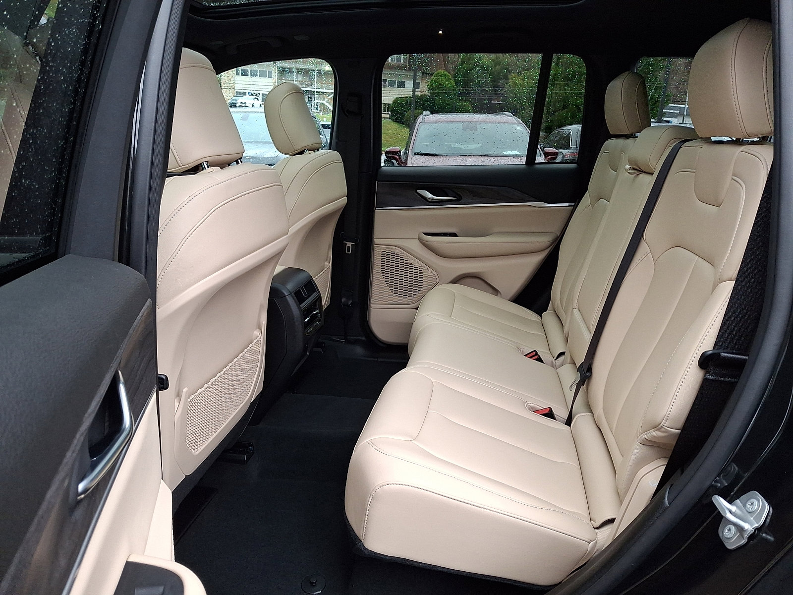 Used 2025 Jeep Grand Cherokee Limited image 10