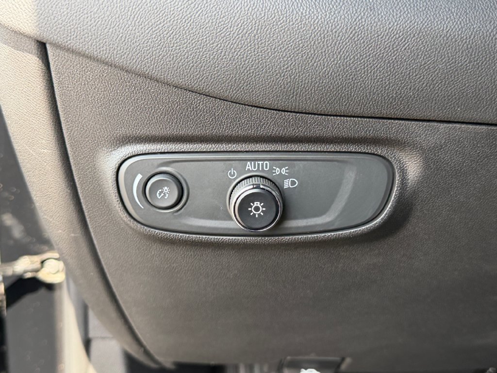 Used 2023 Chevrolet Equinox LT AWD/4WD image 23