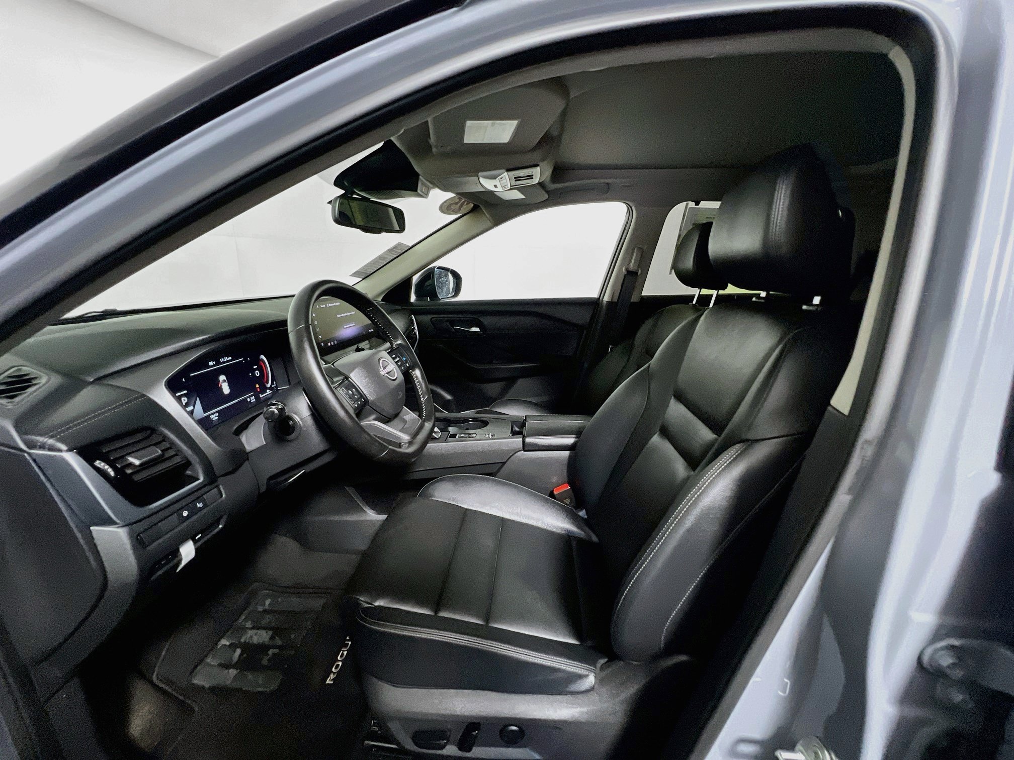 Used 2025 Nissan Rogue SL w/ SL Premium Package FWD image 14