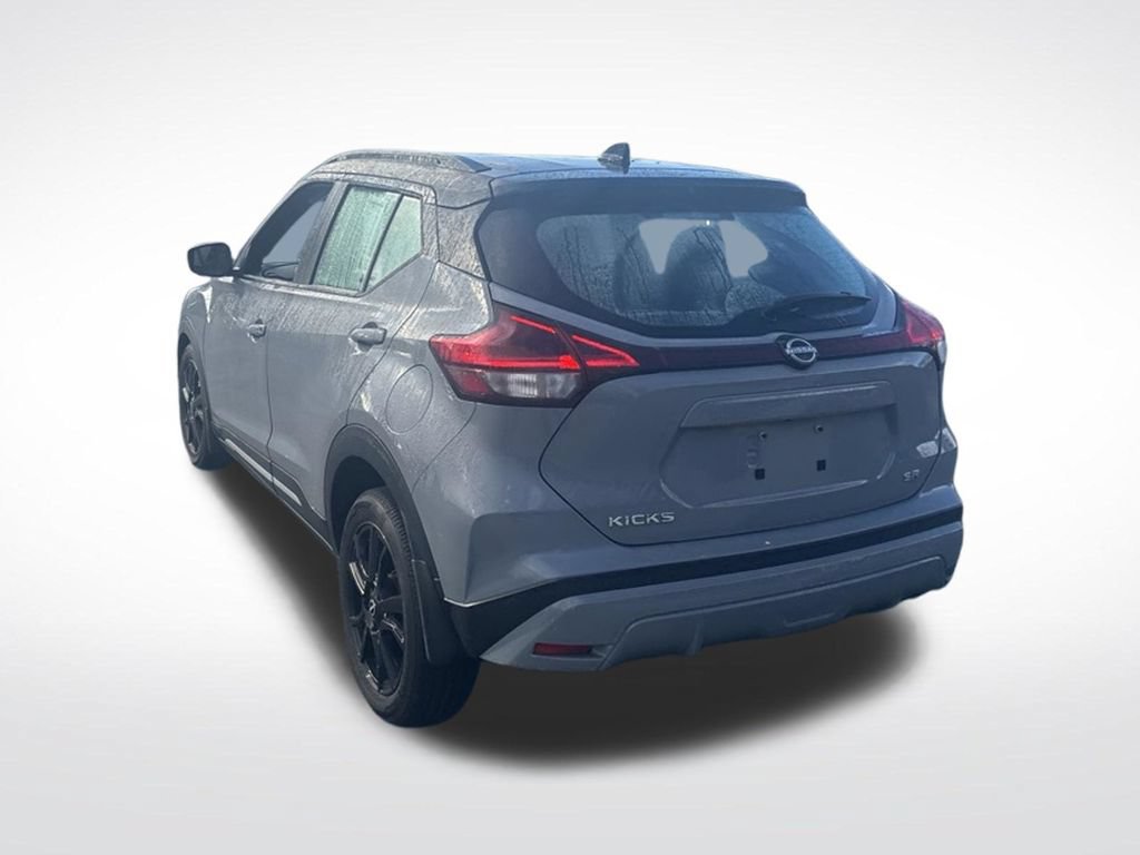 Used 2023 Nissan Kicks SR w/ SR Premium Package FWD image 5