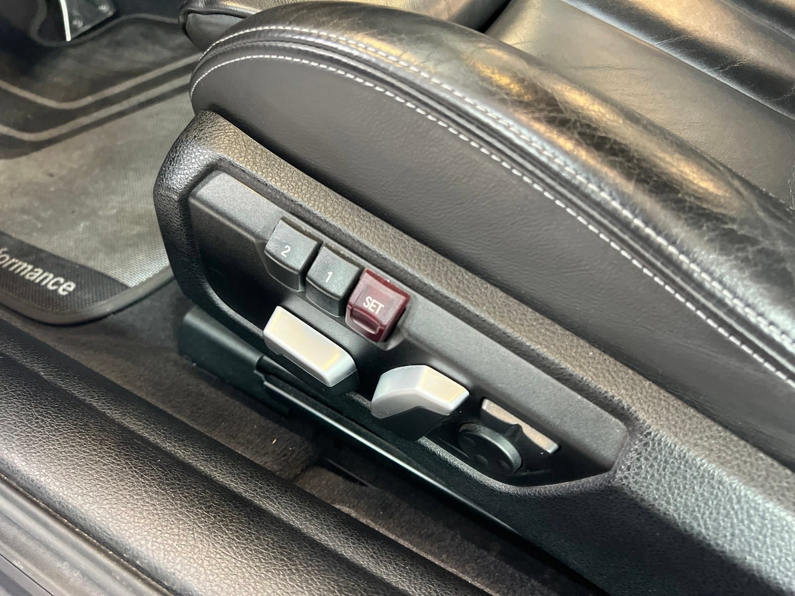 Used 2016 BMW M4 Convertible RWD image 33