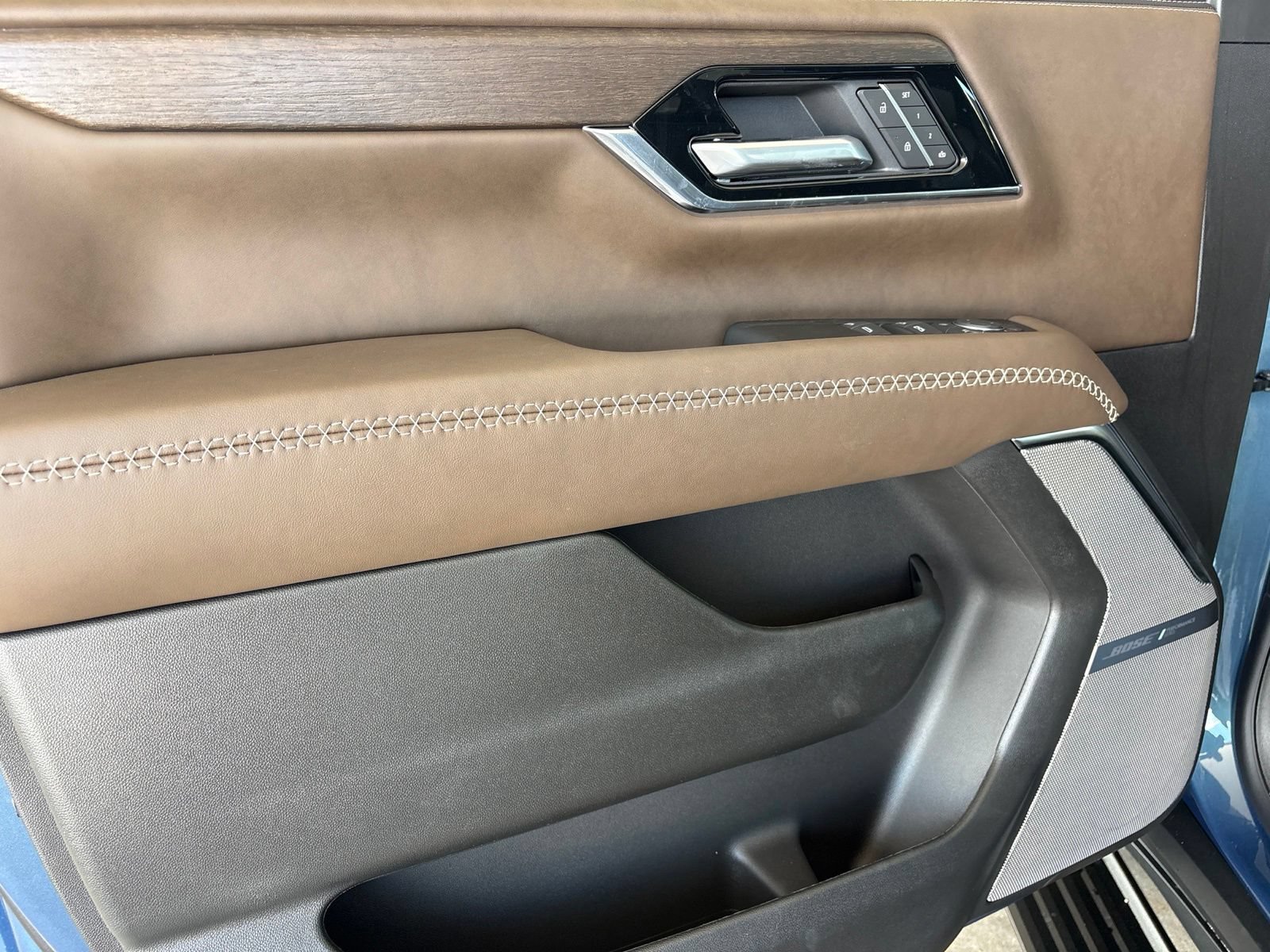 New 2026 GMC Yukon XL Denali Ultimate w/ LPO, Floor Liner Package AWD/4WD image 12