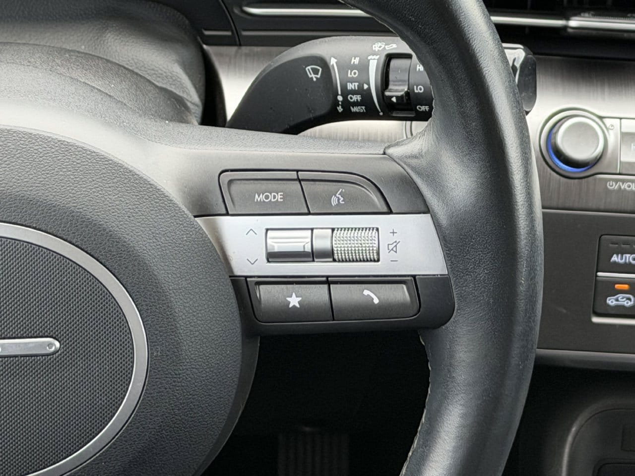 Used 2025 Hyundai Kona SEL FWD image 14
