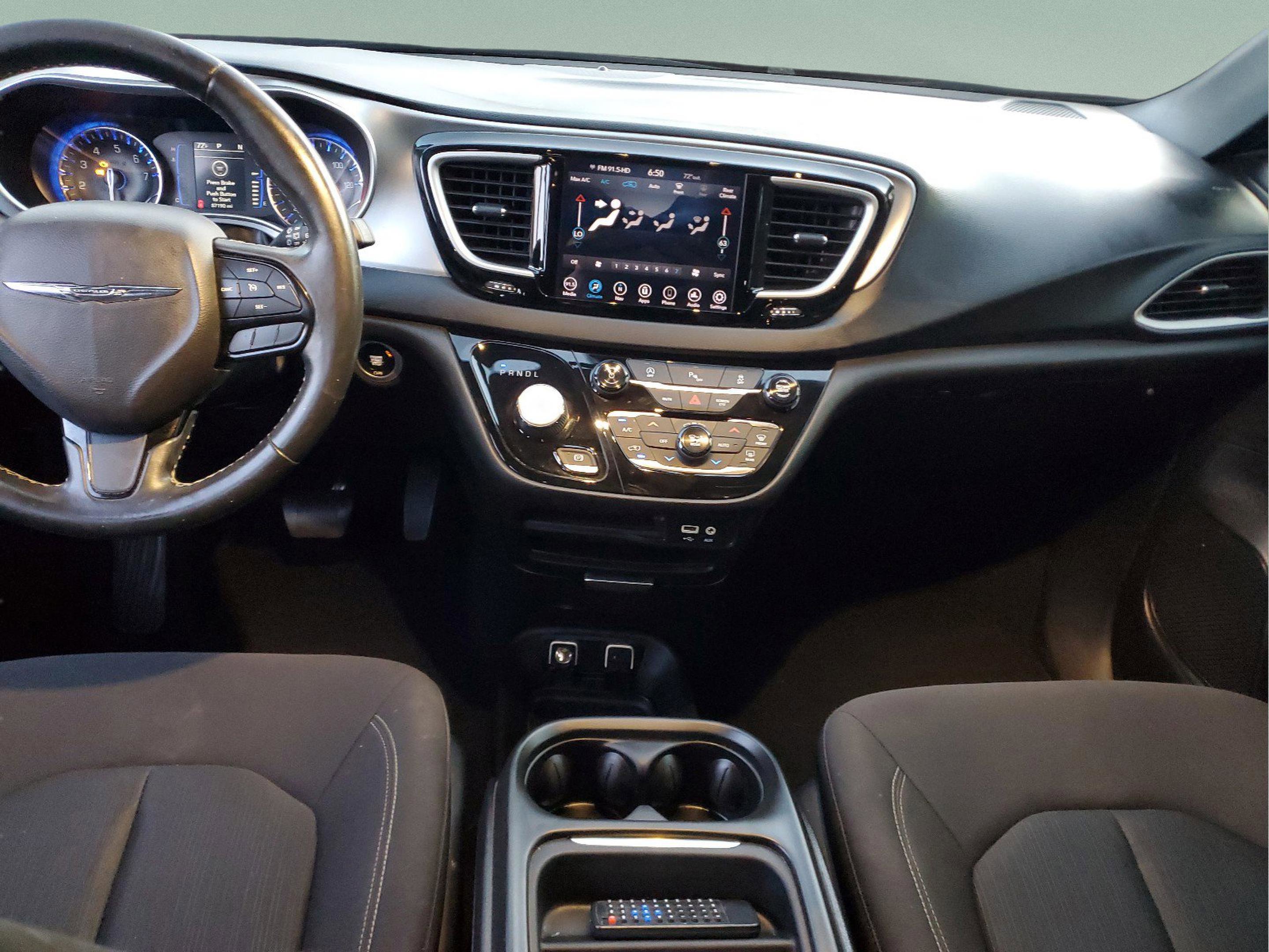 Used 2020 Chrysler Pacifica Touring w/ S Appearance Package FWD image 9