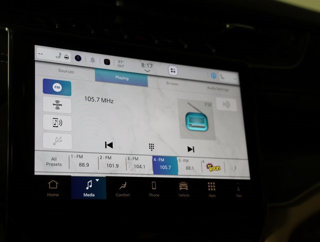 Used 2025 Jeep Grand Cherokee L Limited w/ Black Appearance Package image 20