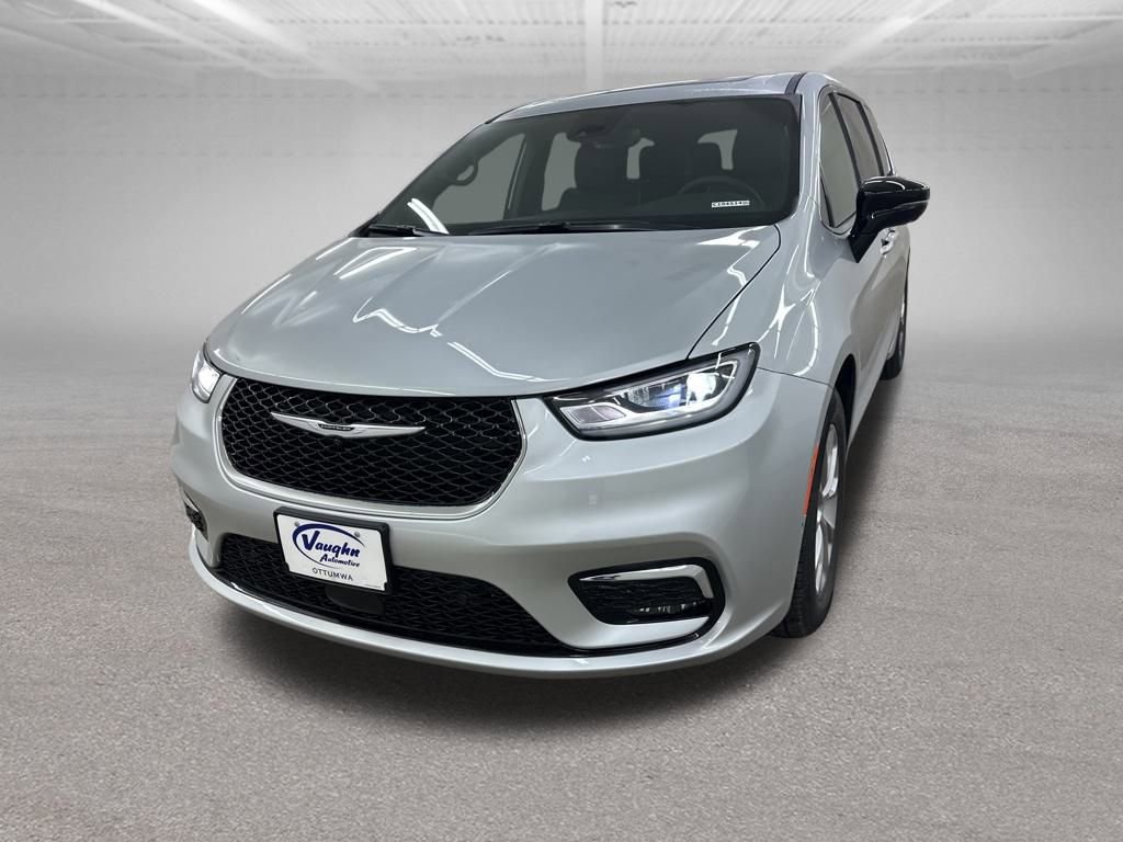 New 2026 Chrysler Pacifica Limited image 4