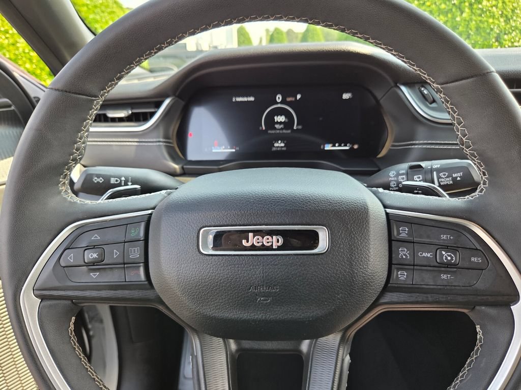Used 2023 Jeep Grand Cherokee Altitude AWD/4WD image 22