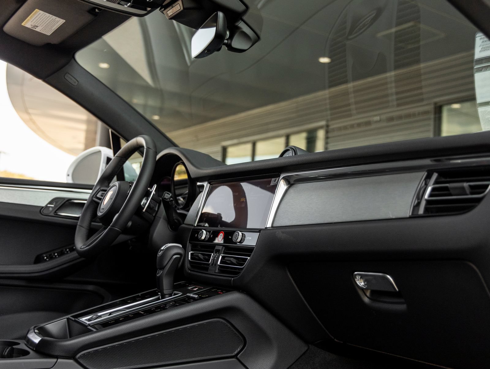 Certified 2026 Porsche Macan AWD/4WD image 44
