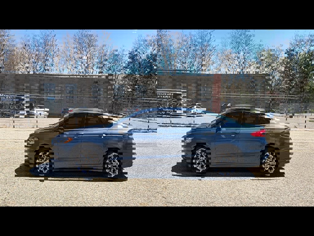 Used 2018 Ford Fusion S image 3