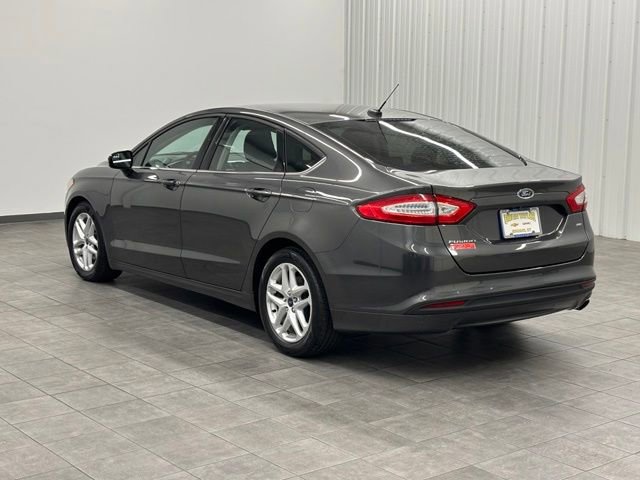 Used 2016 Ford Fusion SE FWD image 4