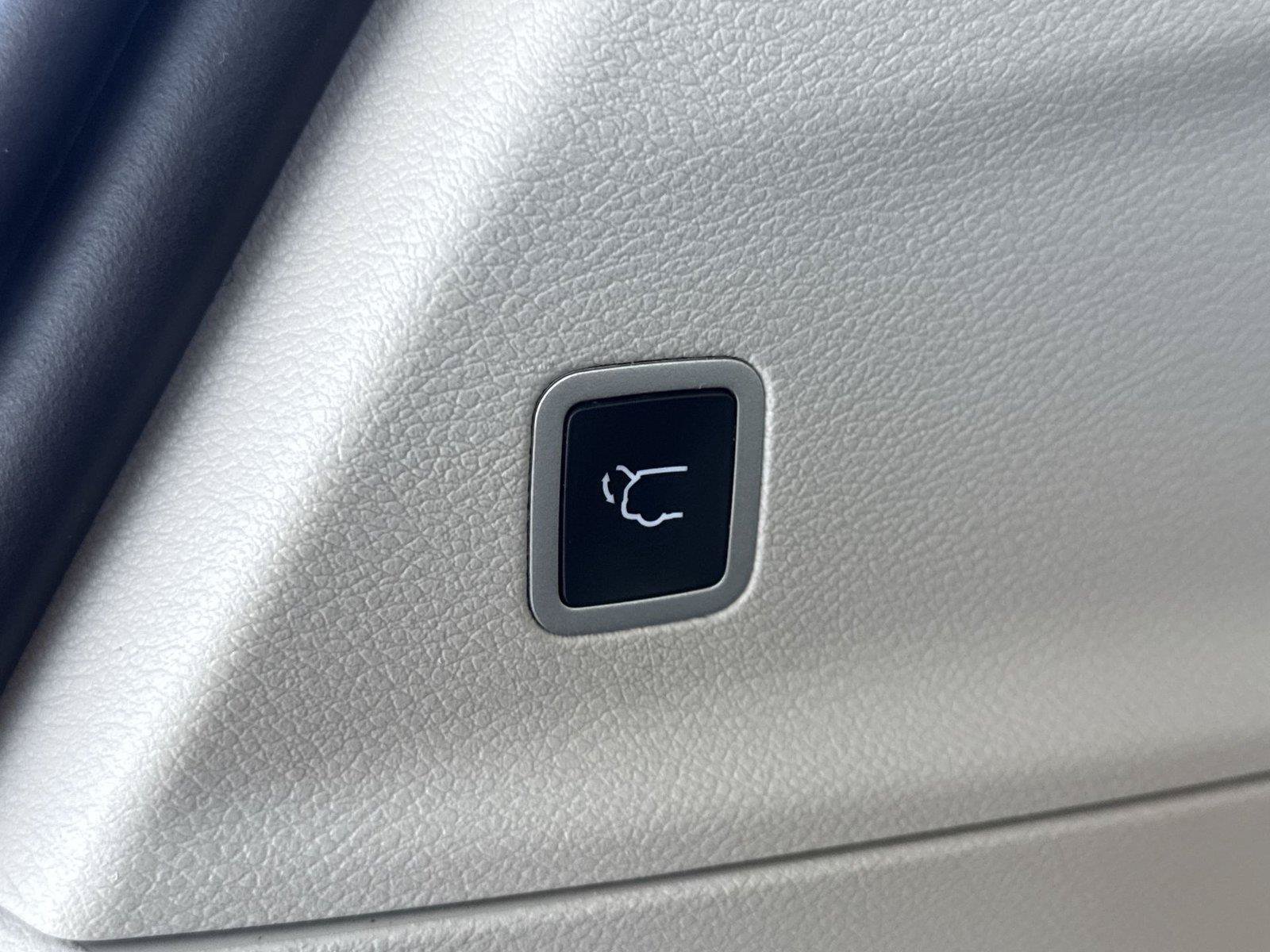 Used 2019 Chrysler Pacifica Touring Plus w/ Advanced Safetytec Group FWD image 19