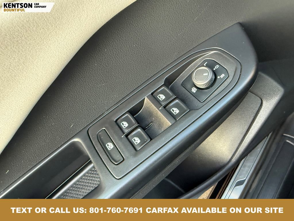 Used 2025 Volkswagen Taos SE image 21