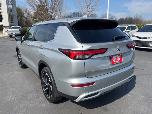 Used 2024 Mitsubishi Outlander SE Black Edition image 10