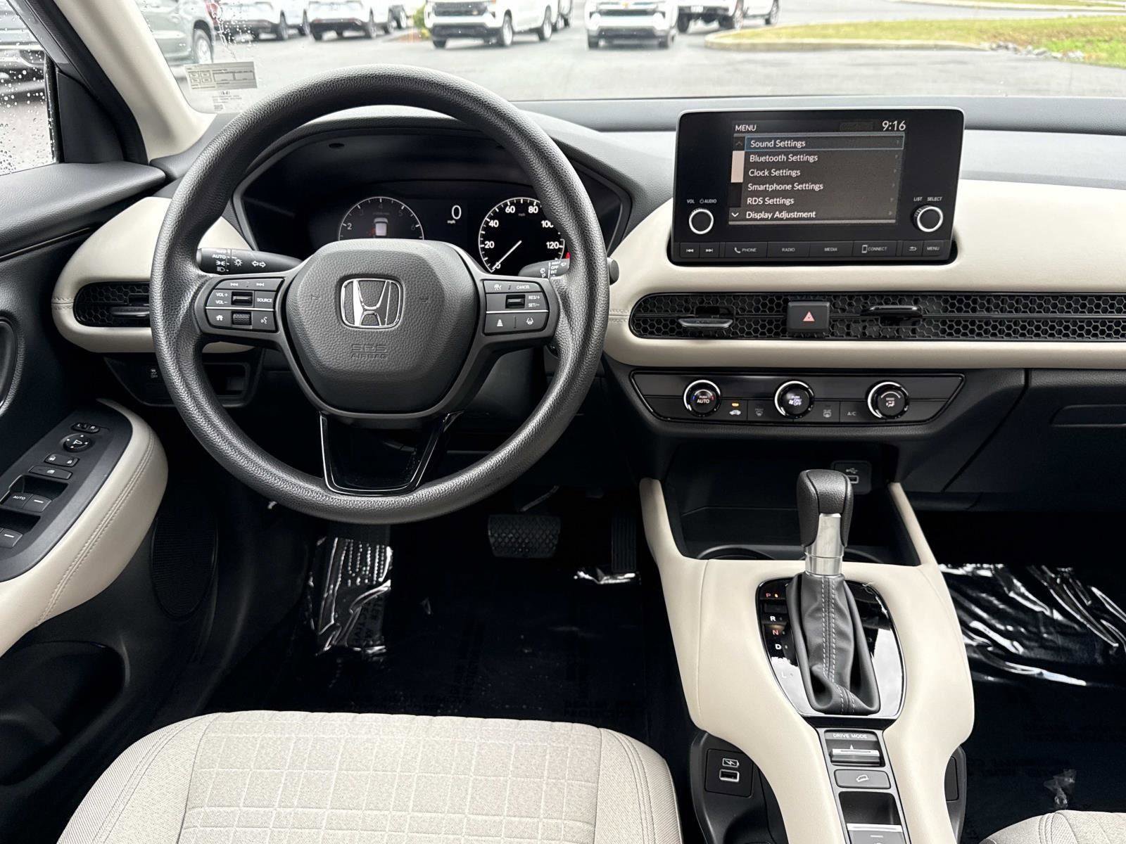 Used 2023 Honda HR-V LX image 2