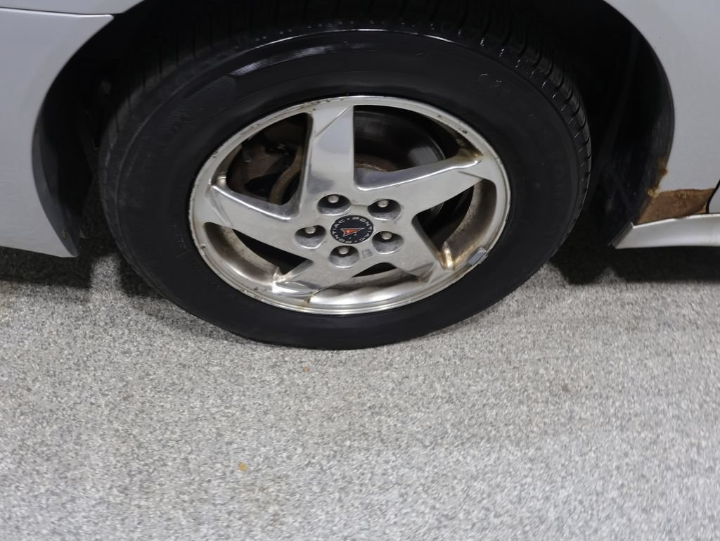 Used 2004 Pontiac Grand Prix GT2 w/ GT Sport Appearance Package FWD image 13