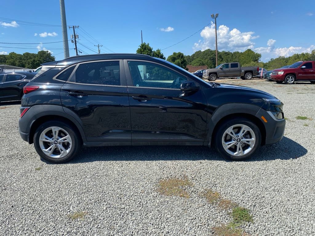 Used 2023 Hyundai Kona SEL AWD/4WD image 2