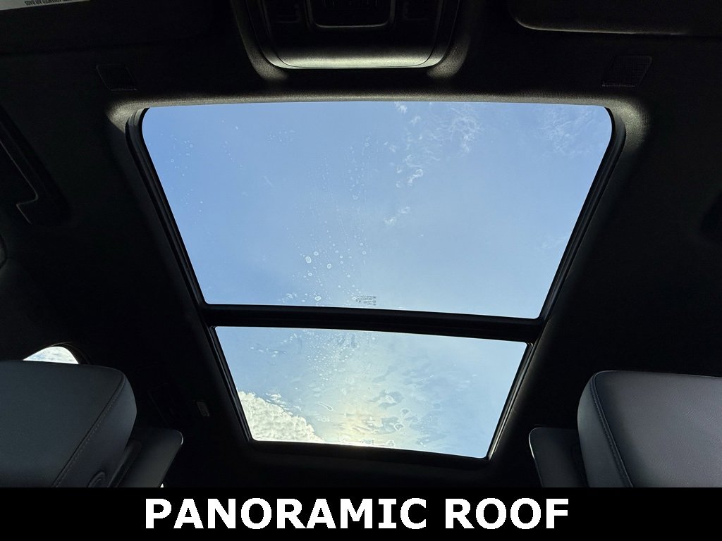 Used 2024 Chevrolet Suburban Z71 w/ Luxury Package image 12