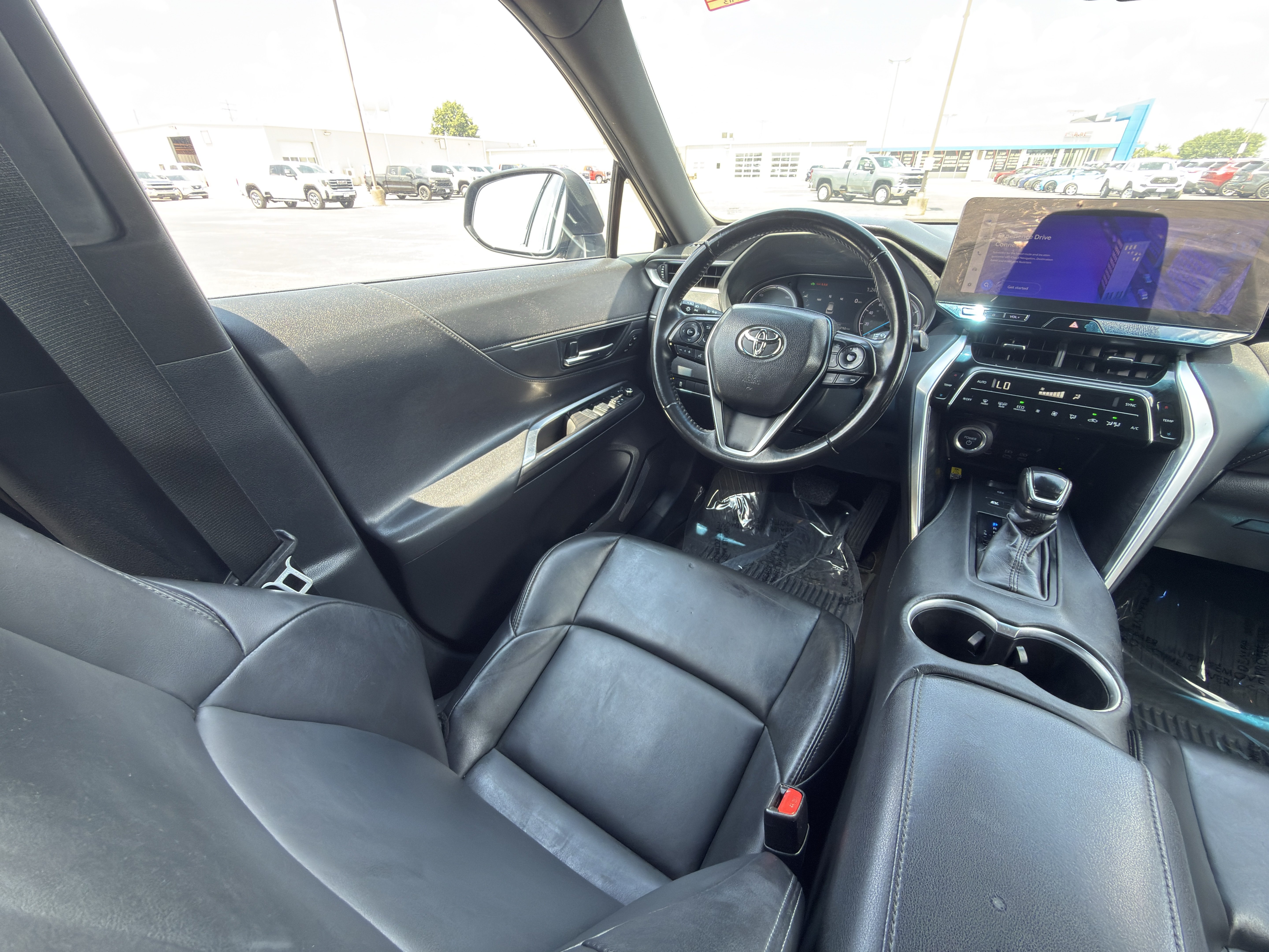 Used 2024 Toyota Venza XLE AWD/4WD image 32