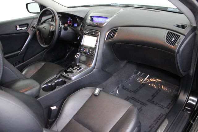 Used 2011 Hyundai Genesis 3.8 RWD image 22