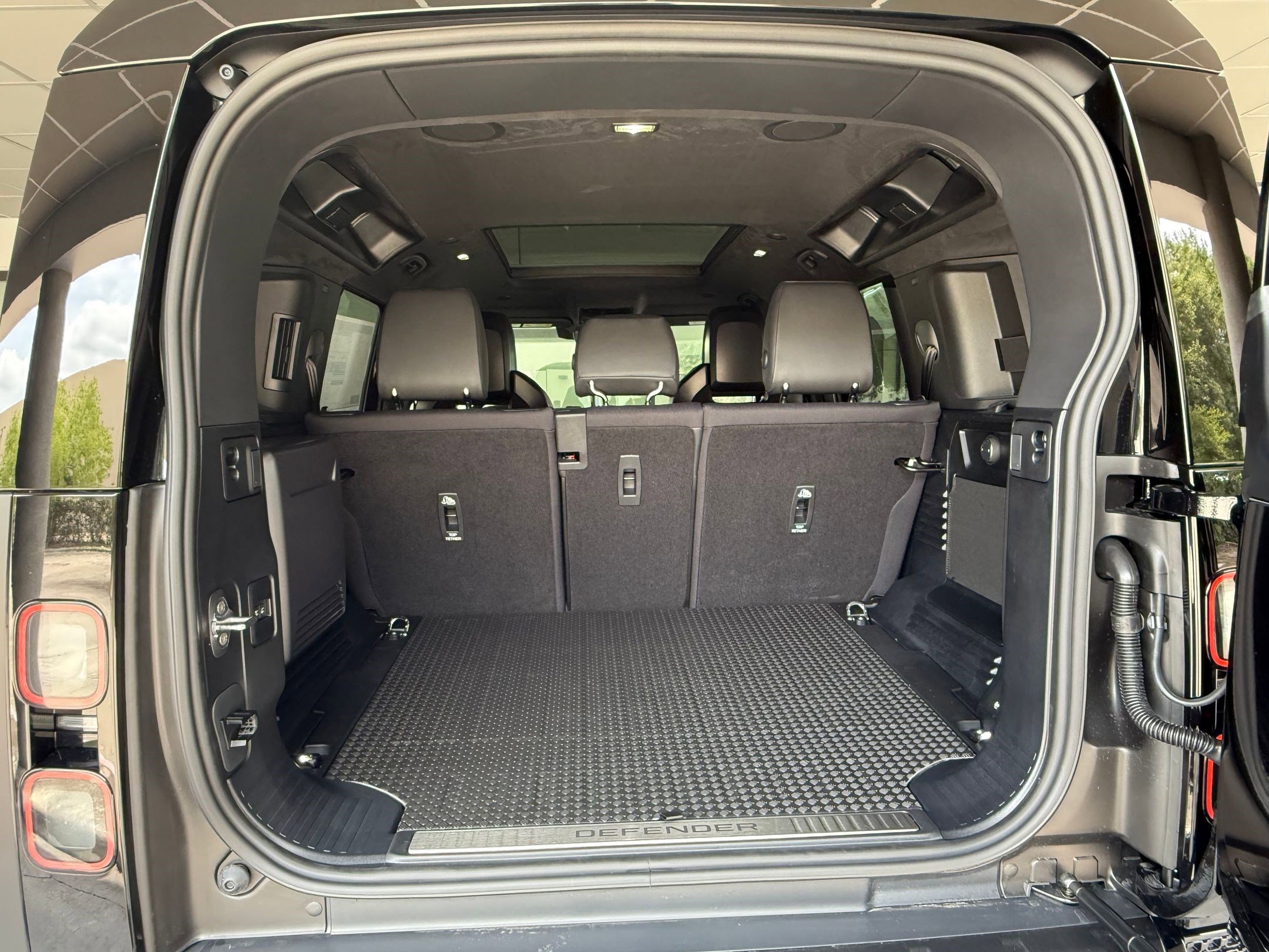 New 2026 Land Rover Defender 110 OCTA AWD/4WD image 24