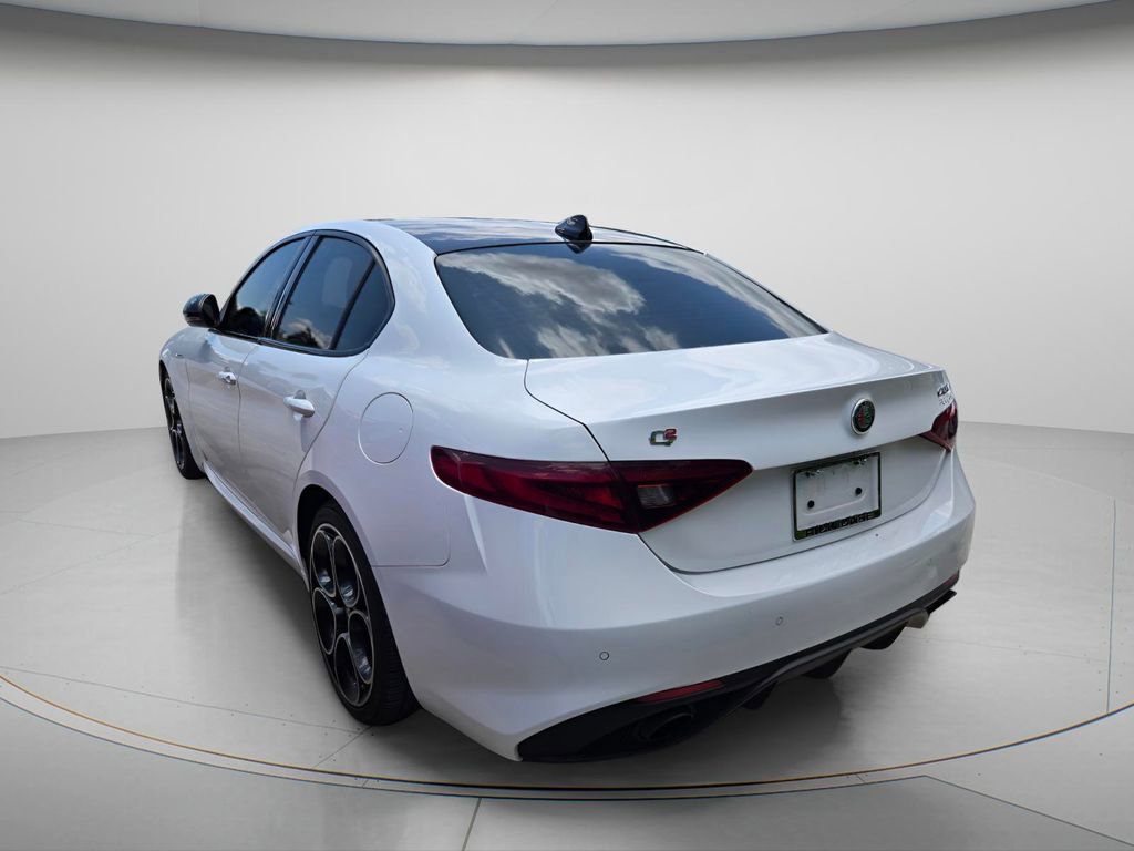 Used 2023 Alfa Romeo Giulia Veloce RWD image 7