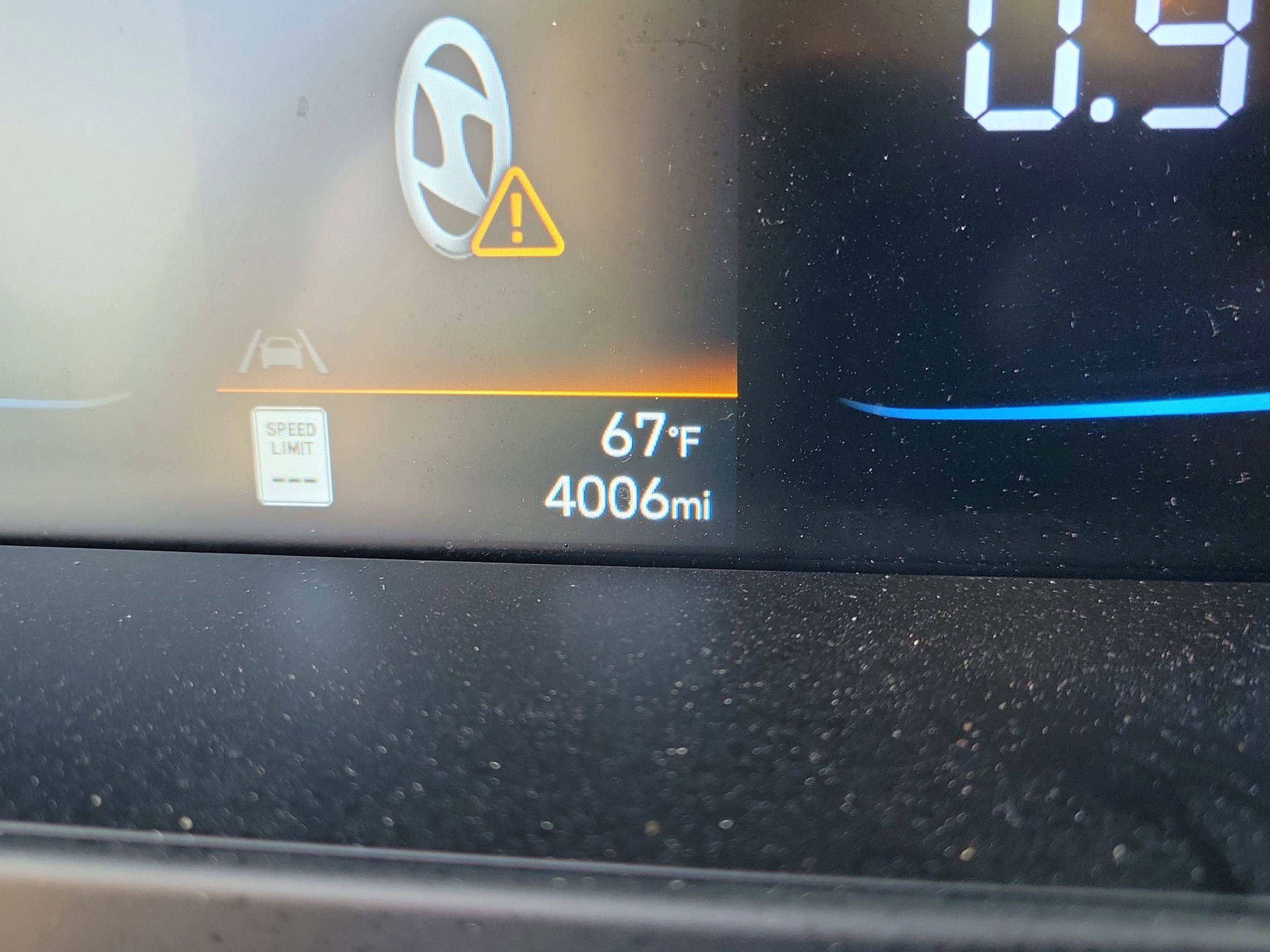 Certified 2025 Hyundai Elantra Sport image 22