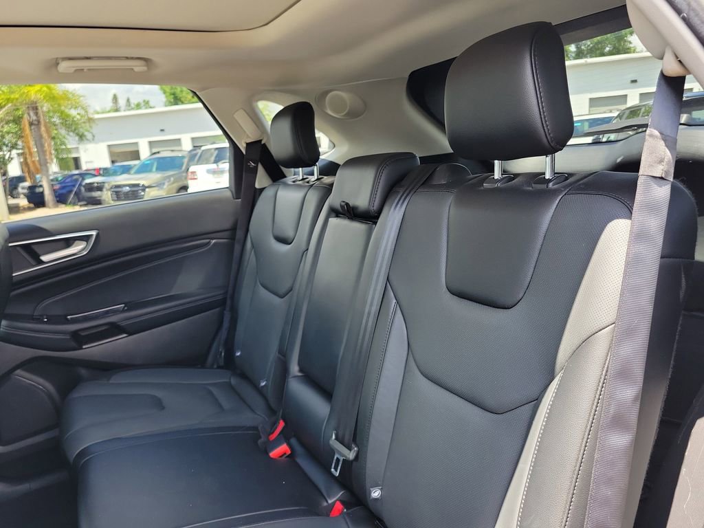 Used 2018 Ford Edge Titanium w/ Equipment Group 302A FWD image 11