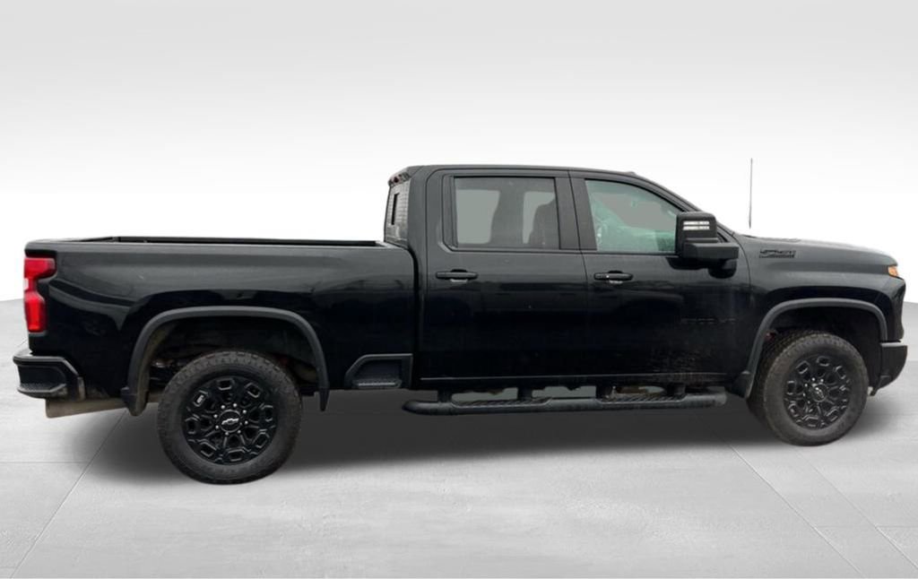 Used 2024 Chevrolet Silverado 2500 LT w/ Midnight Edition image 4