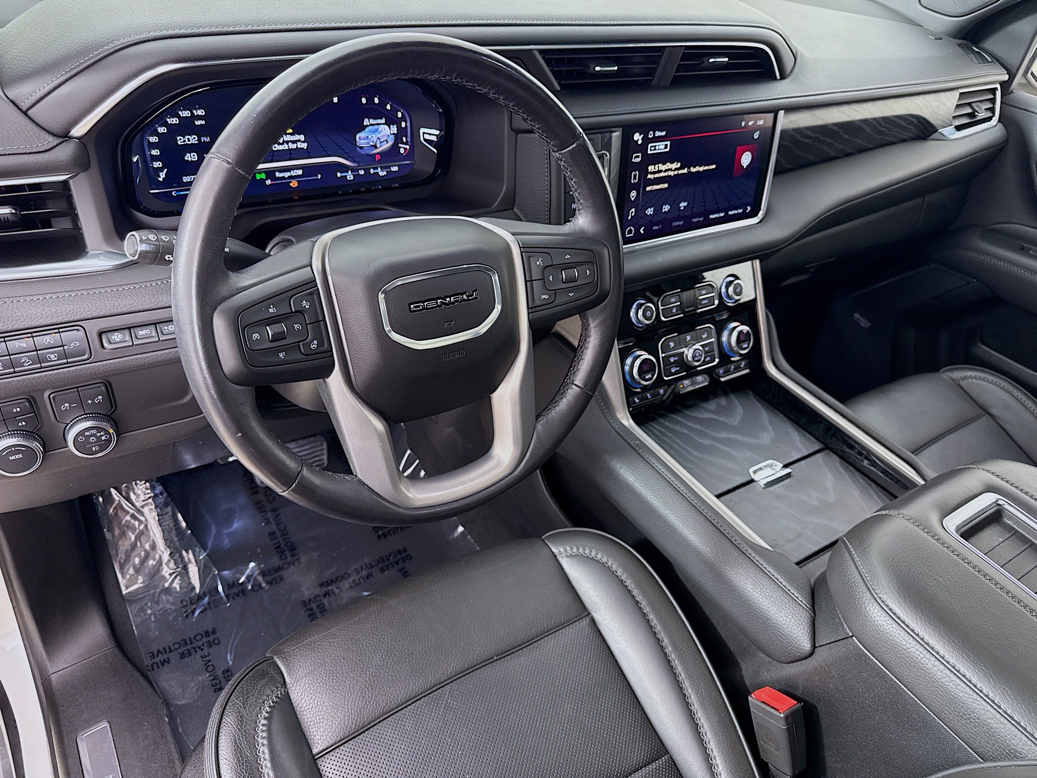 Used 2022 GMC Yukon Denali AWD/4WD image 9