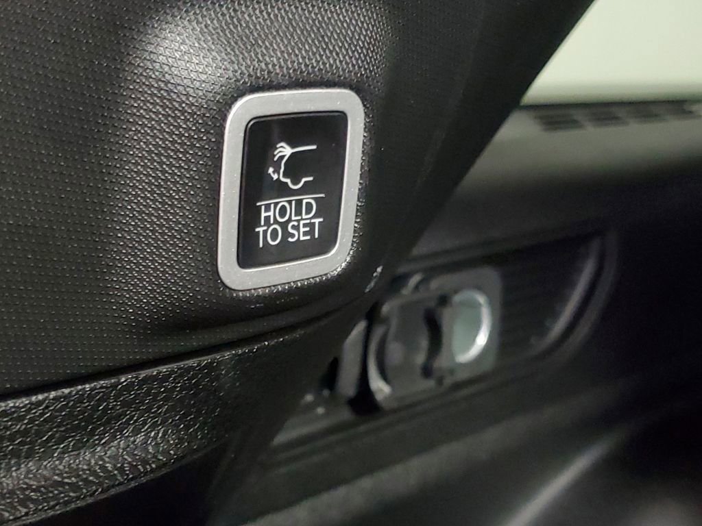 Used 2024 Jeep Grand Cherokee Altitude image 9