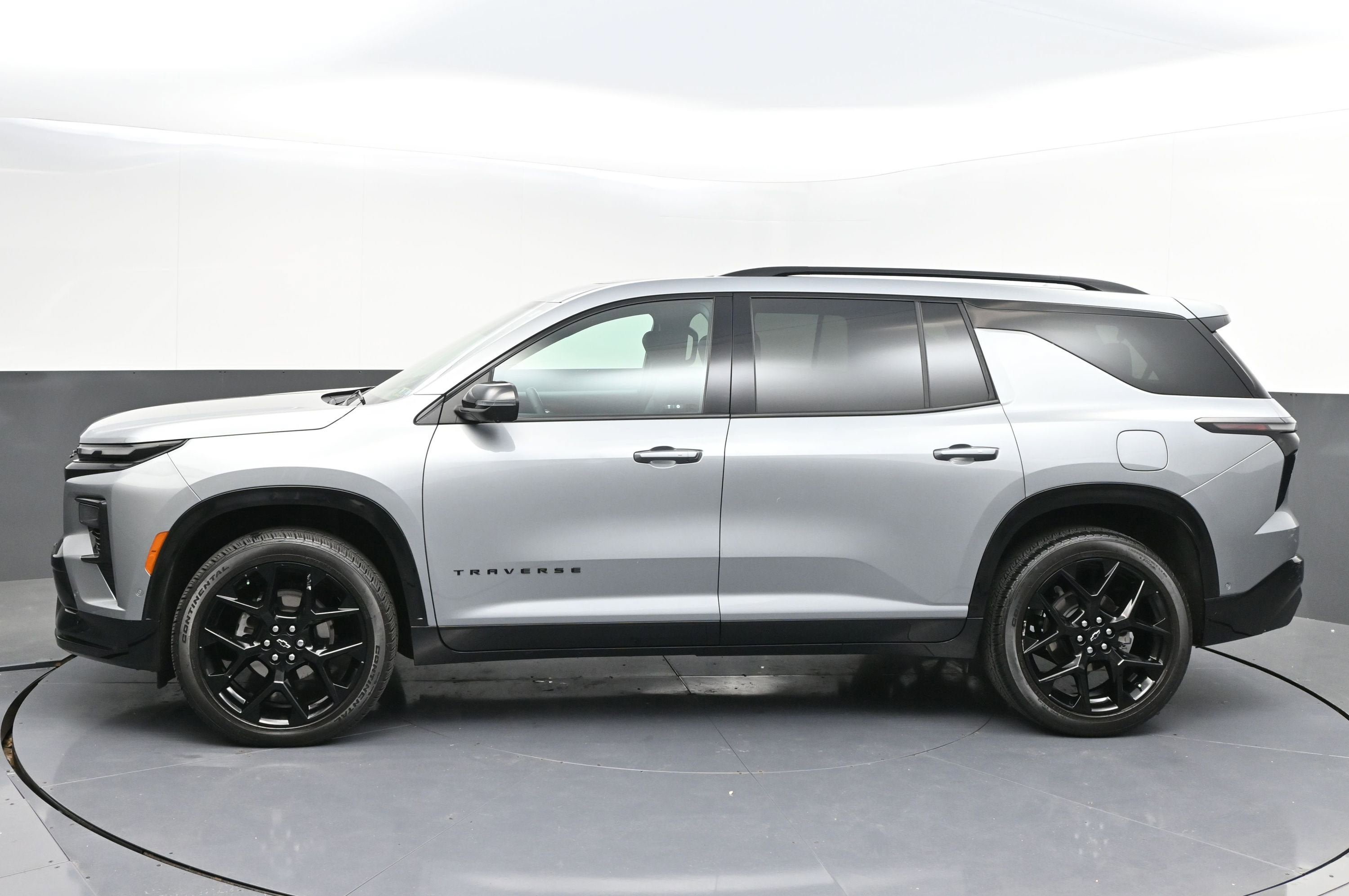 Used 2024 Chevrolet Traverse RS FWD image 4