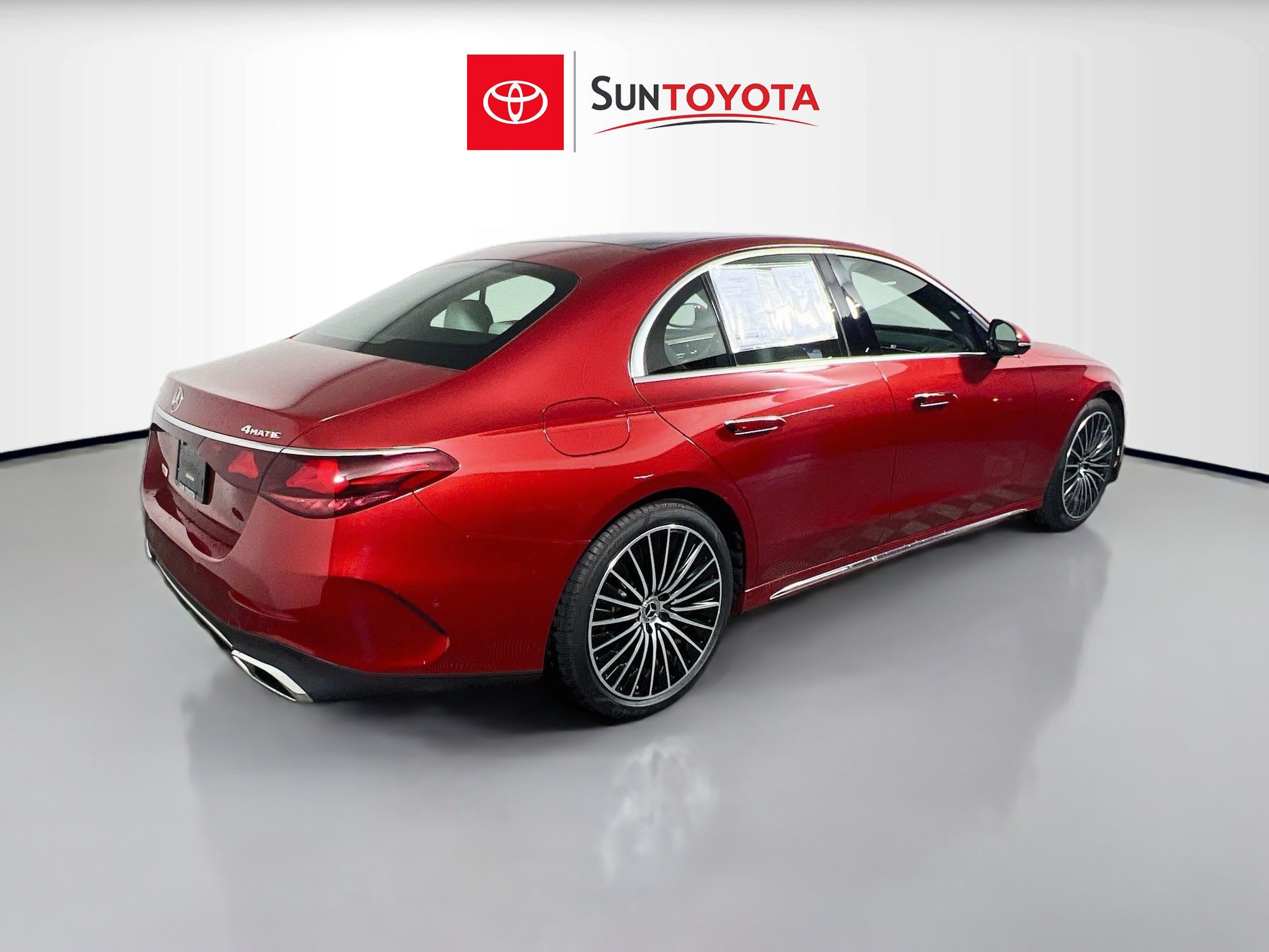 Used 2024 Mercedes-Benz E 350 4MATIC Sedan image 4