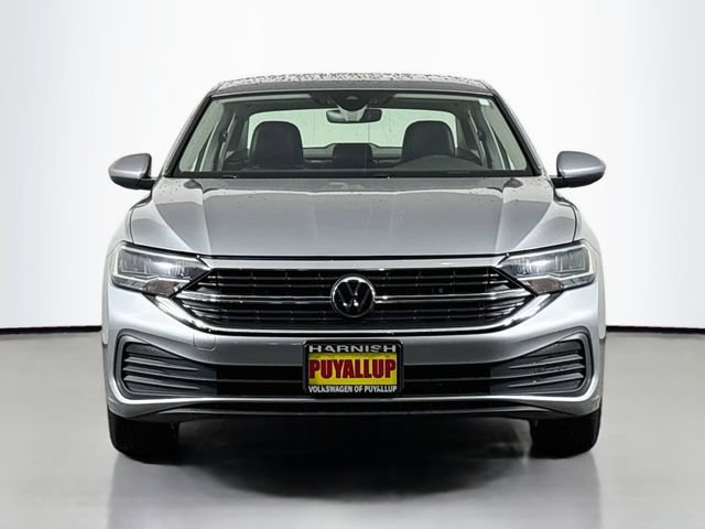 Certified 2024 Volkswagen Jetta SE FWD image 2
