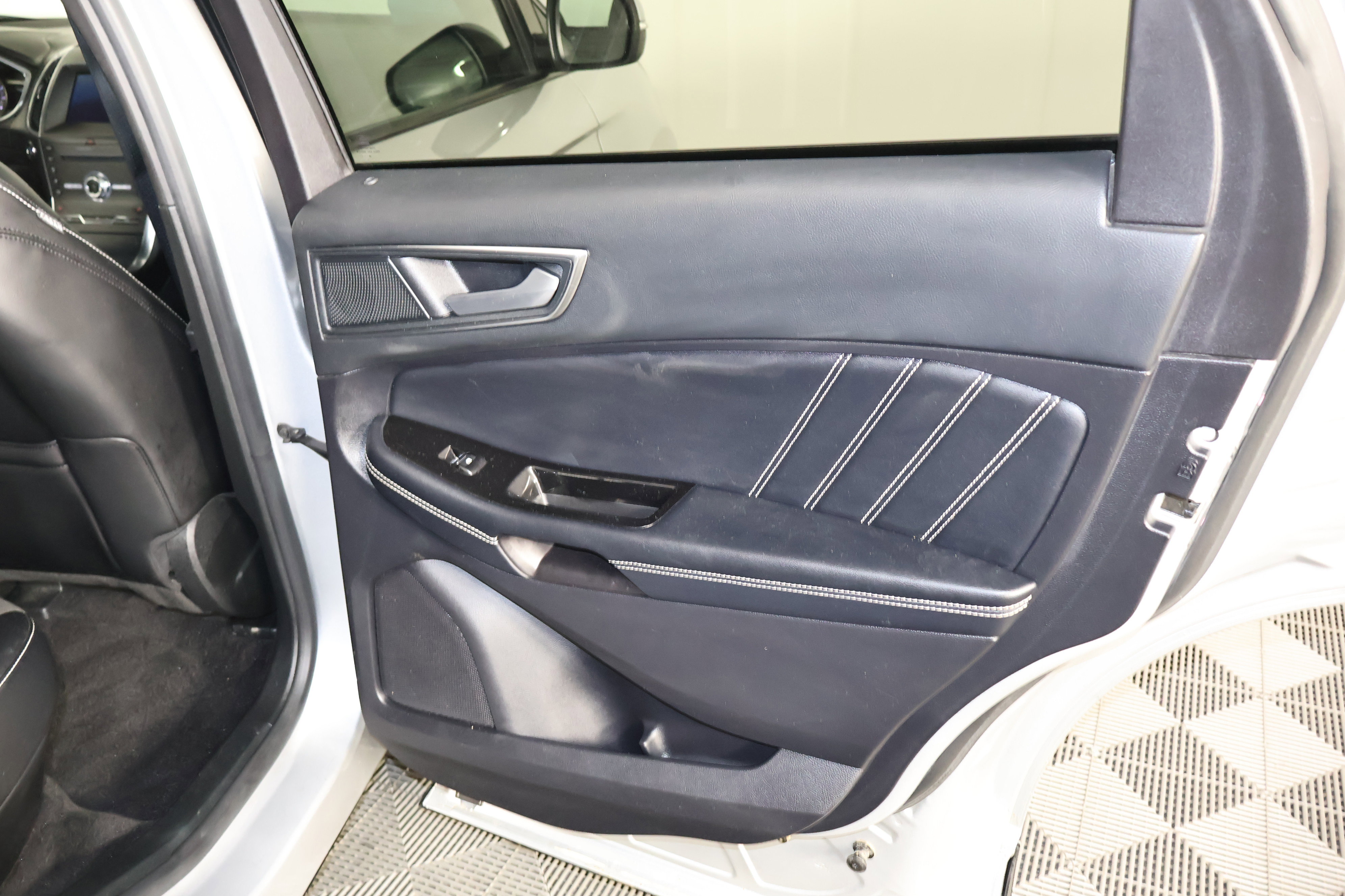 Used 2019 Ford Edge ST w/ Convenience Package image 44