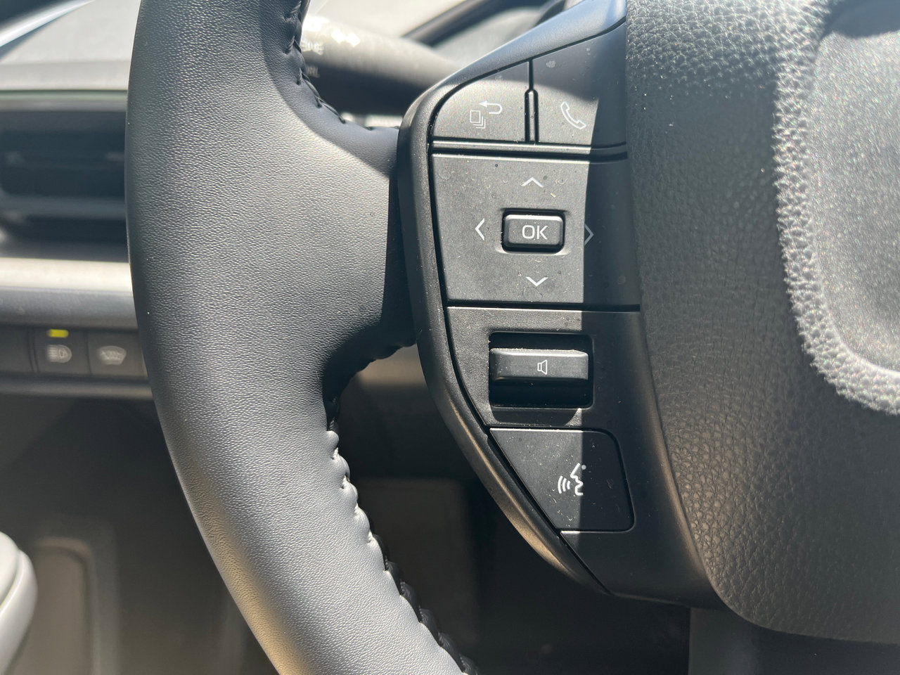 Used 2024 Toyota Prius LE image 22