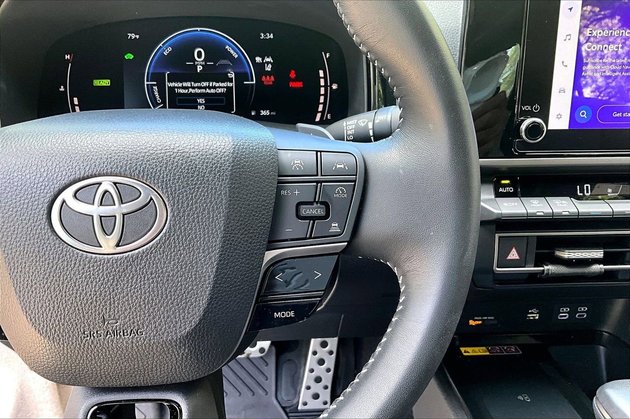 Used 2025 Toyota Camry SE w/ Convenience Package FWD image 11