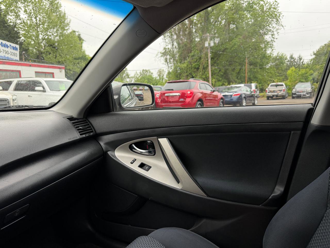 Used 2010 Toyota Camry SE FWD image 22