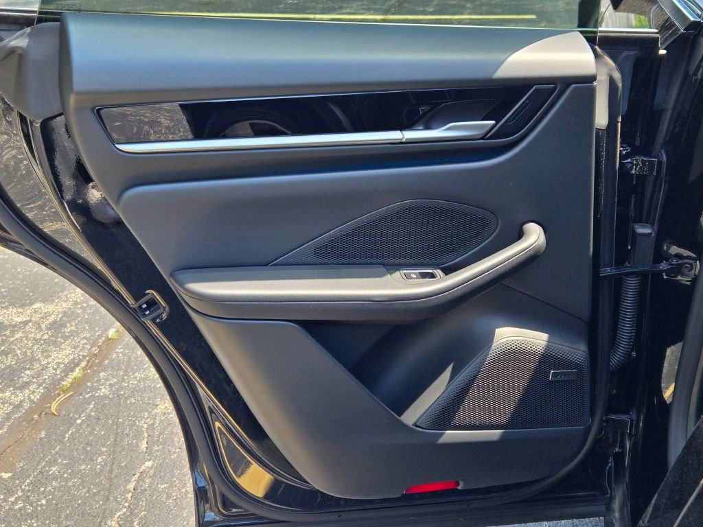 Certified 2024 Porsche Macan 4 Electric image 31