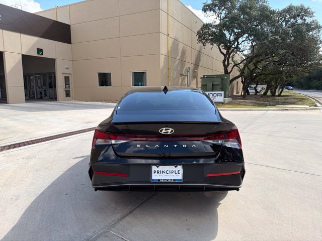 New 2026 Hyundai Elantra SEL Sport FWD image 3