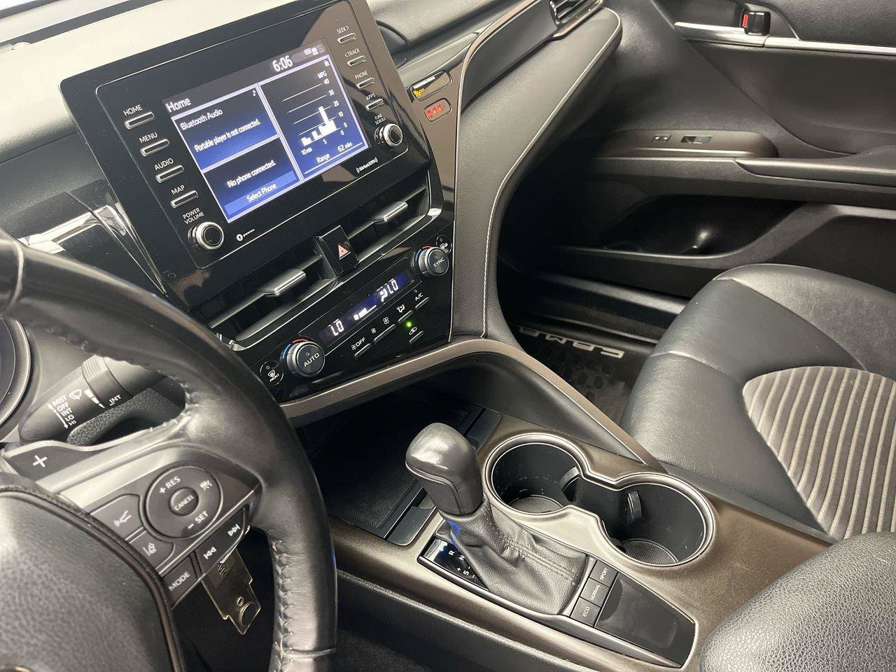 Used 2022 Toyota Camry SE w/ Carpet Mat Package (TMS) FWD image 15