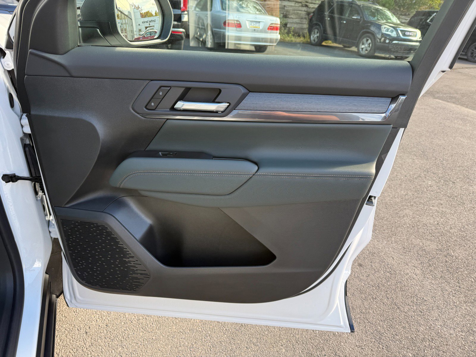 New 2026 GMC Terrain AT4 w/ LPO, Floor Liner Package image 23