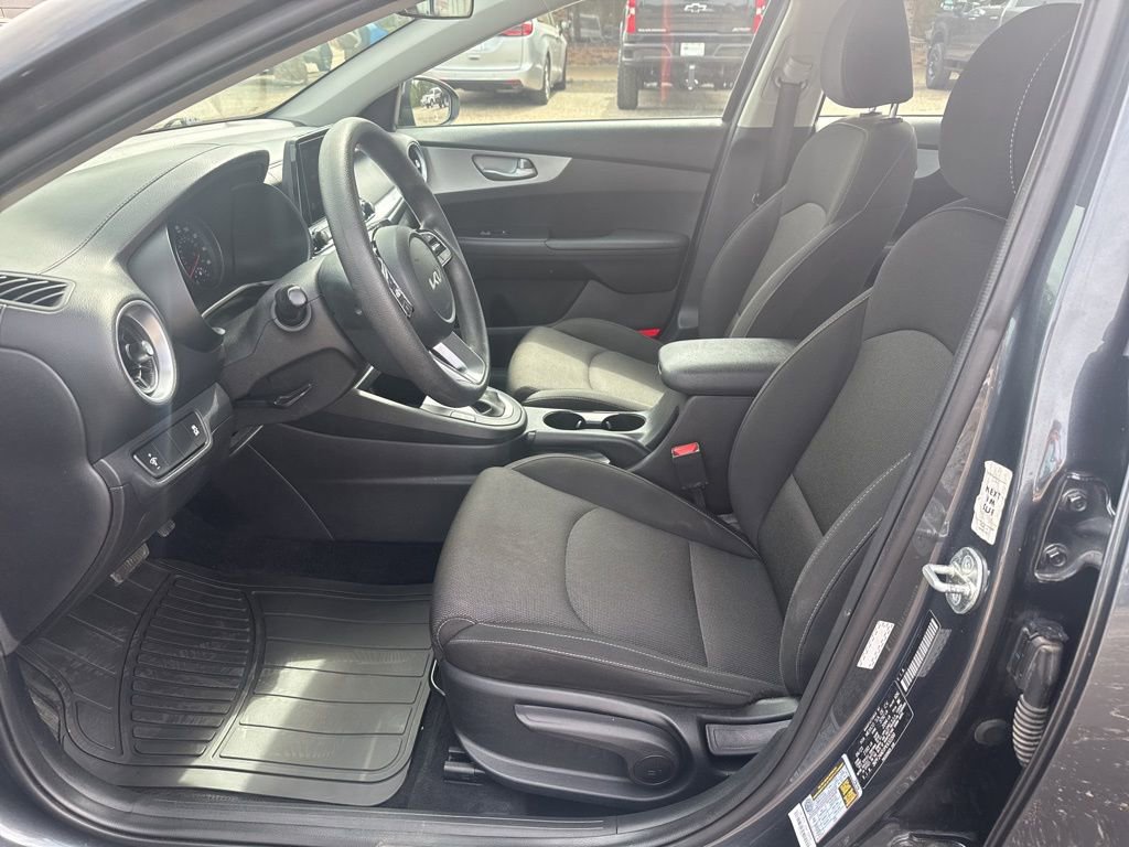 Used 2023 Kia Forte LXS FWD image 5