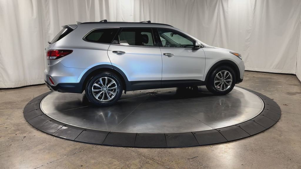 Used 2017 Hyundai Santa Fe SE image 2